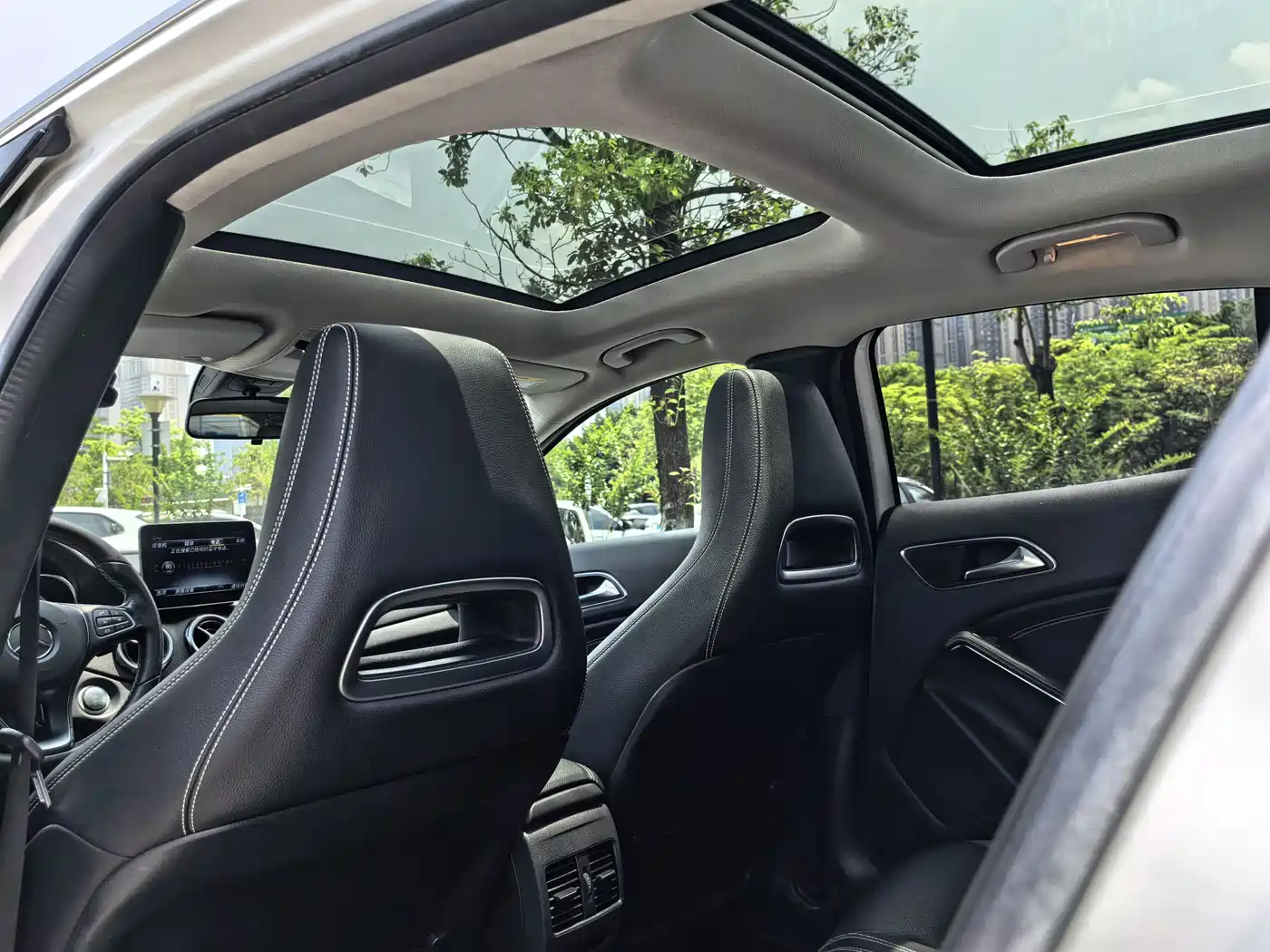 Mercedes-Benz GLA 2018 GLA 200 Fashion фото 14