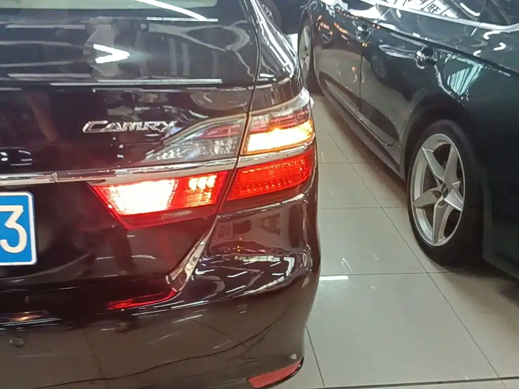 Toyota Camry 2016 2015 2.0G Leading Edition