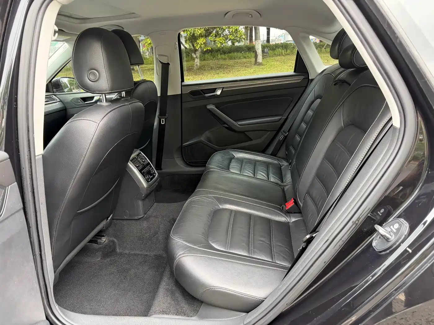 Volkswagen Passat 2017 330TSI DSG Prestige фото 9