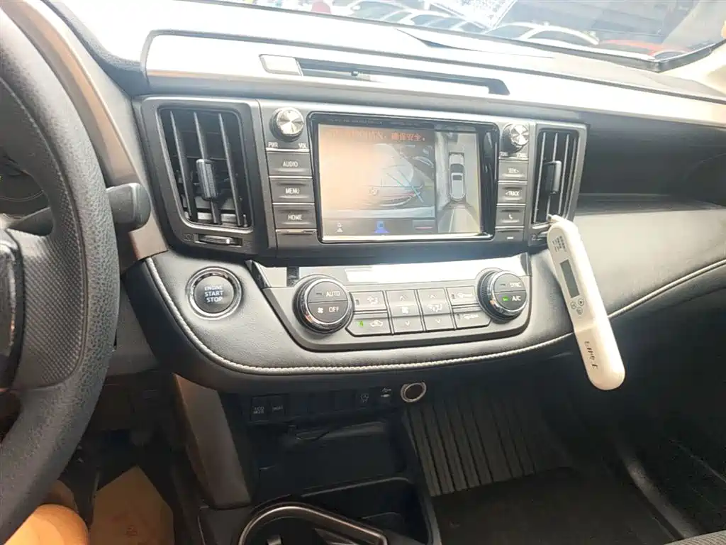 Toyota RAV4 Rongfang 2016 2.0L CVT 2WD Trend (China V) фото 13