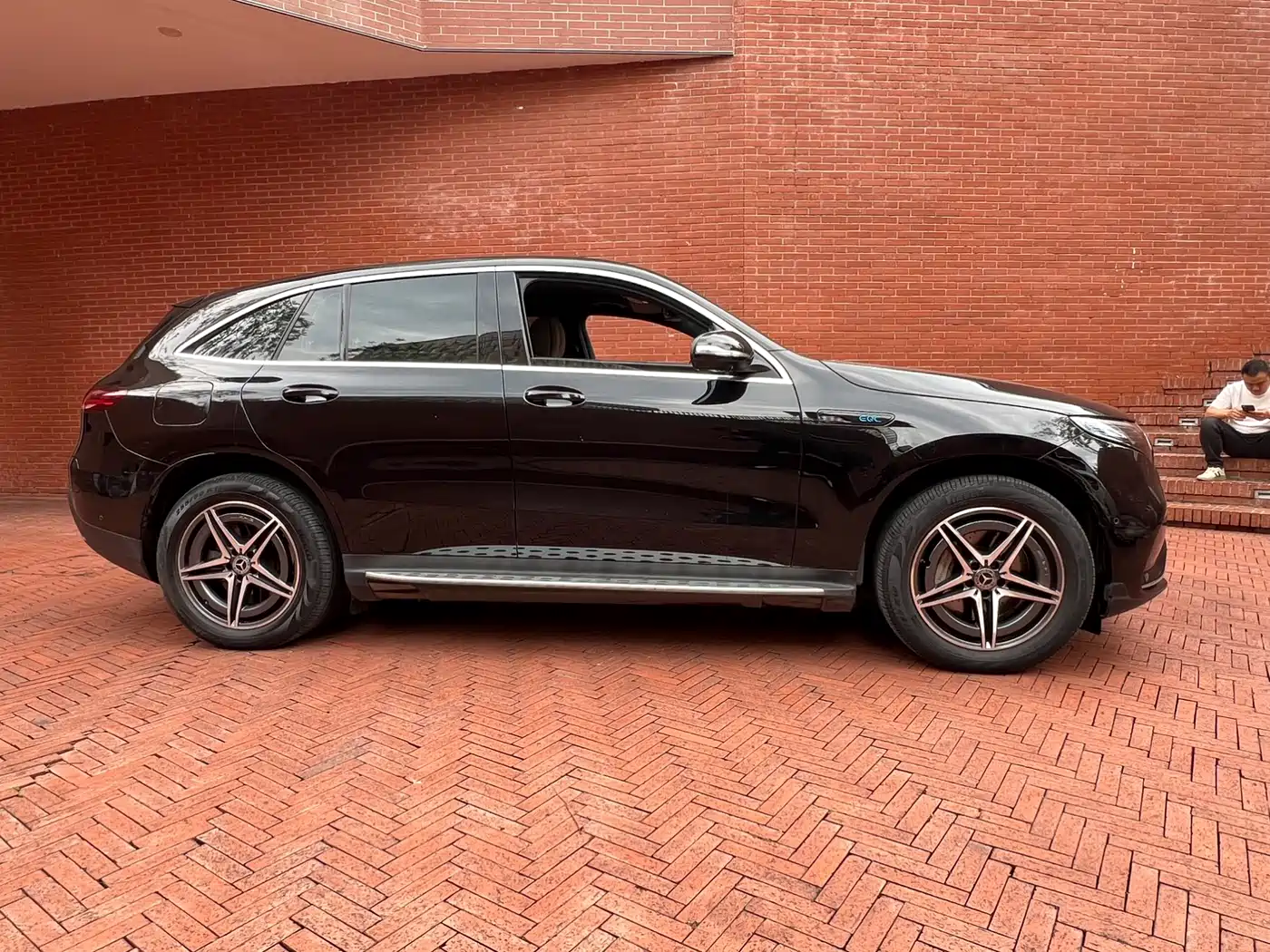 MERCEDES-BENZ EQC
