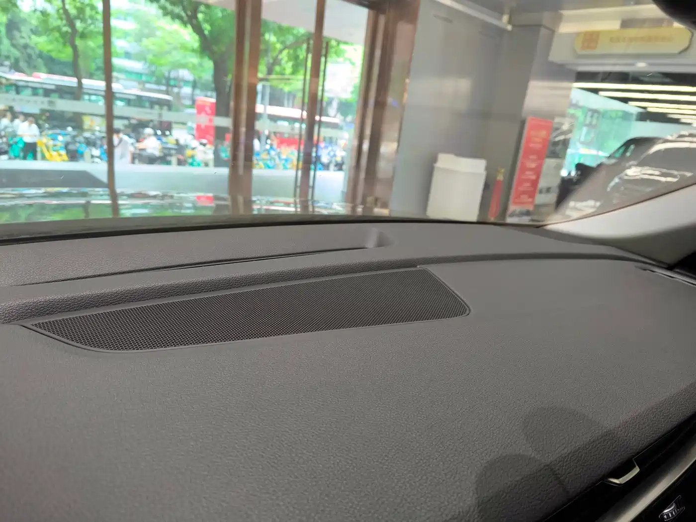 Audi Q8 2022 55 TFSI Luxury Dynamic фото 11