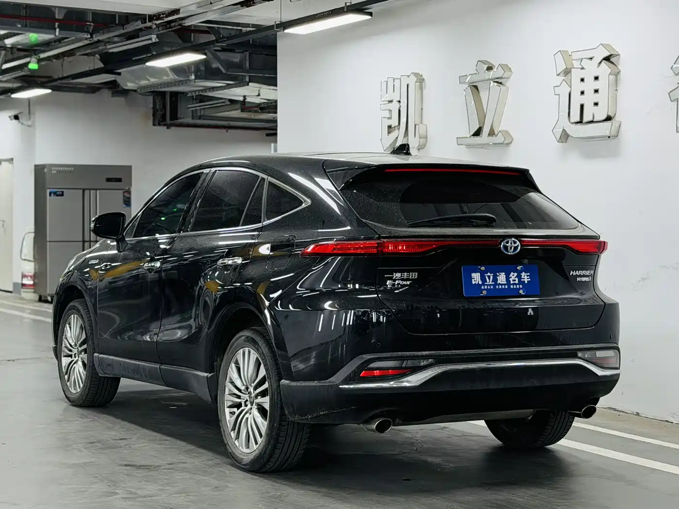 Toyota Lingfang HARRIER 2022 Hybrid 2.5L CVT 4WD Premium Edition фото 5