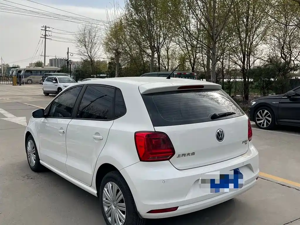 VOLKSWAGEN POLO