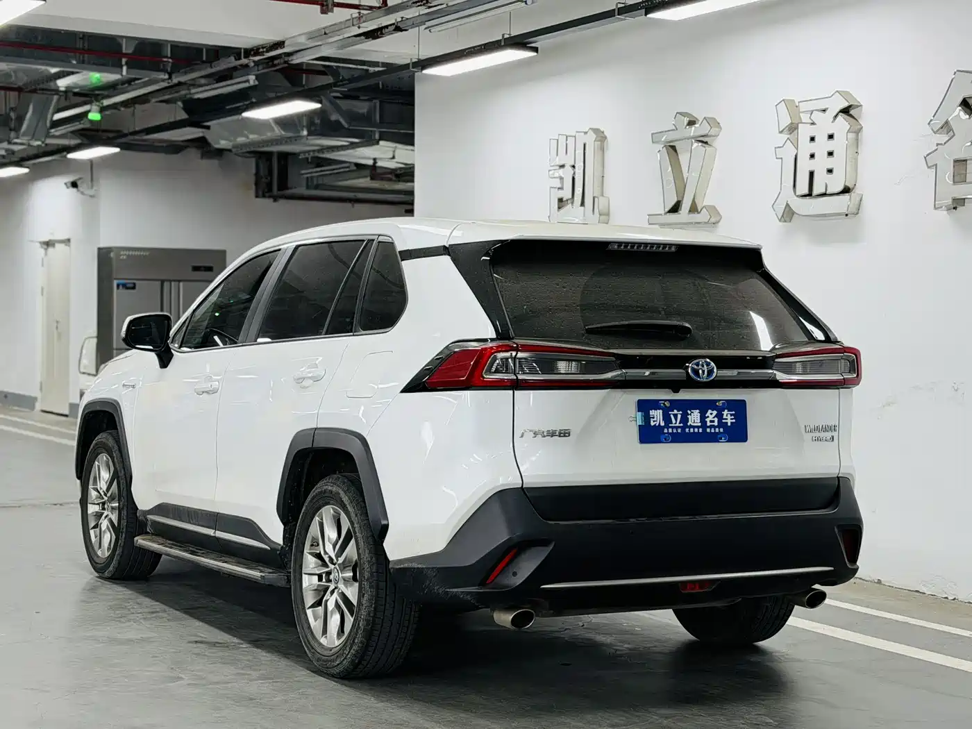 Toyota Wildlander 2020 Dual Engine 2.5L E-CVT FWD Luxury фото 4