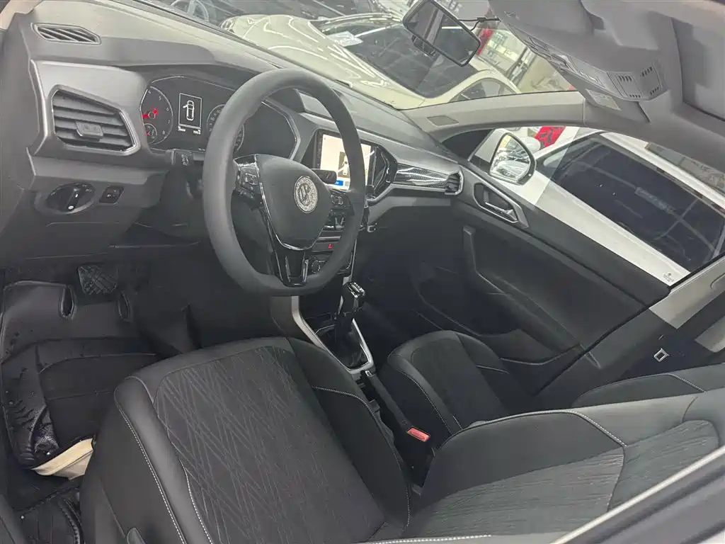 Volkswagen T-Cross 2019 1.5L Automatic Comfort Edition фото 4