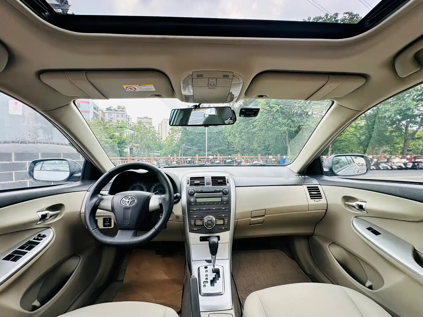 Toyota Corolla 2011 1.8L CVT GL-i Commemorative Edition фото 22