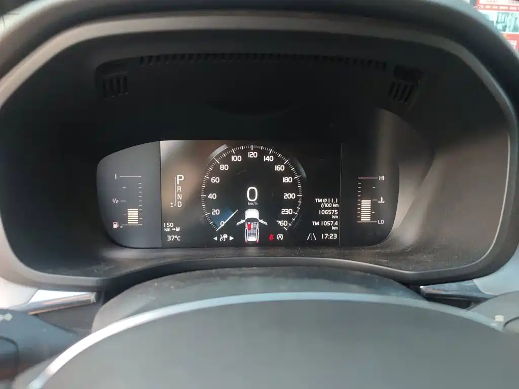 Фото 12 - Volvo XC60