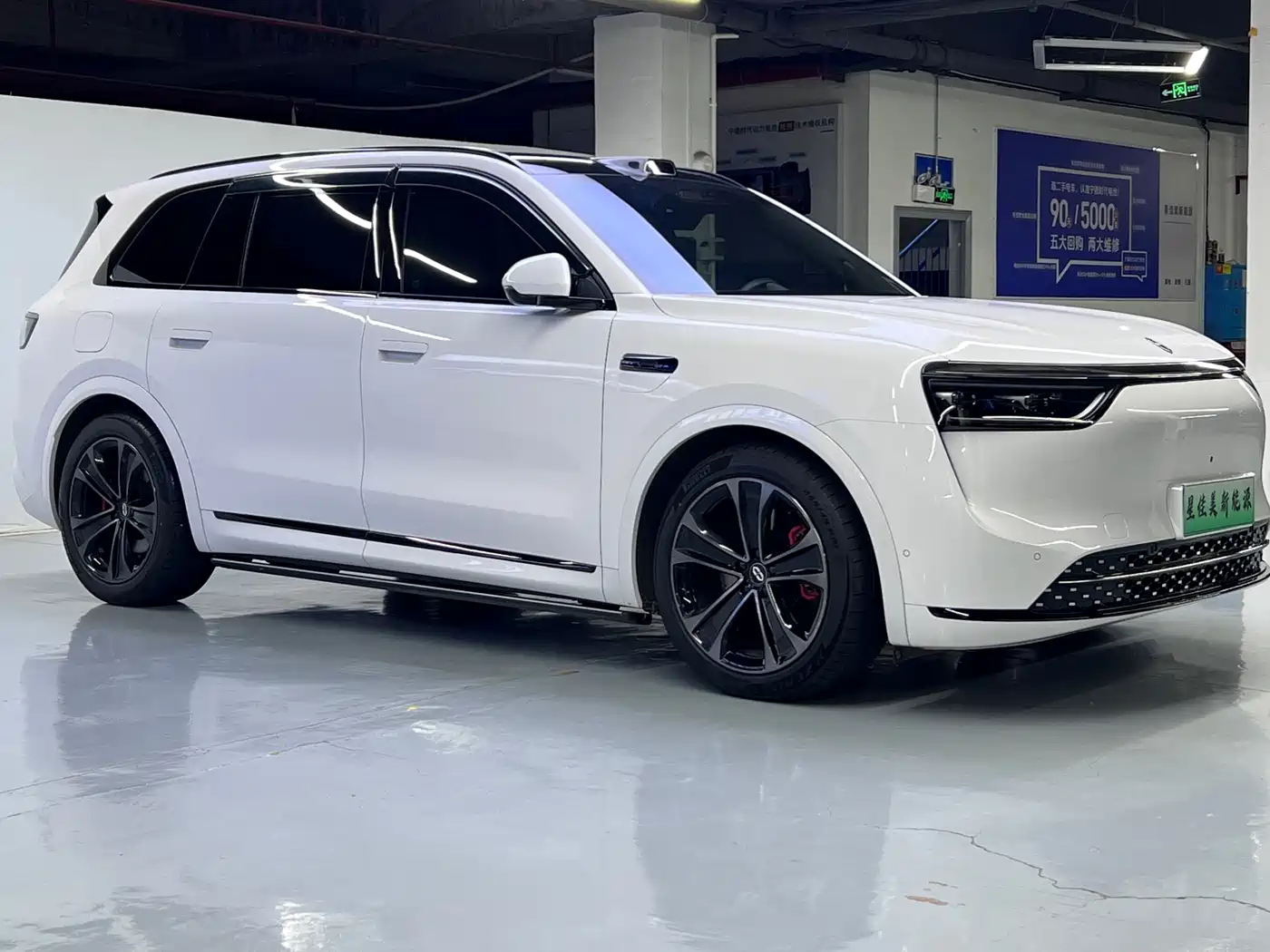 AITO Wenjie AITO M8 2025 Range Extender Max+ Edition 53.4kWh 5-seater фото 3