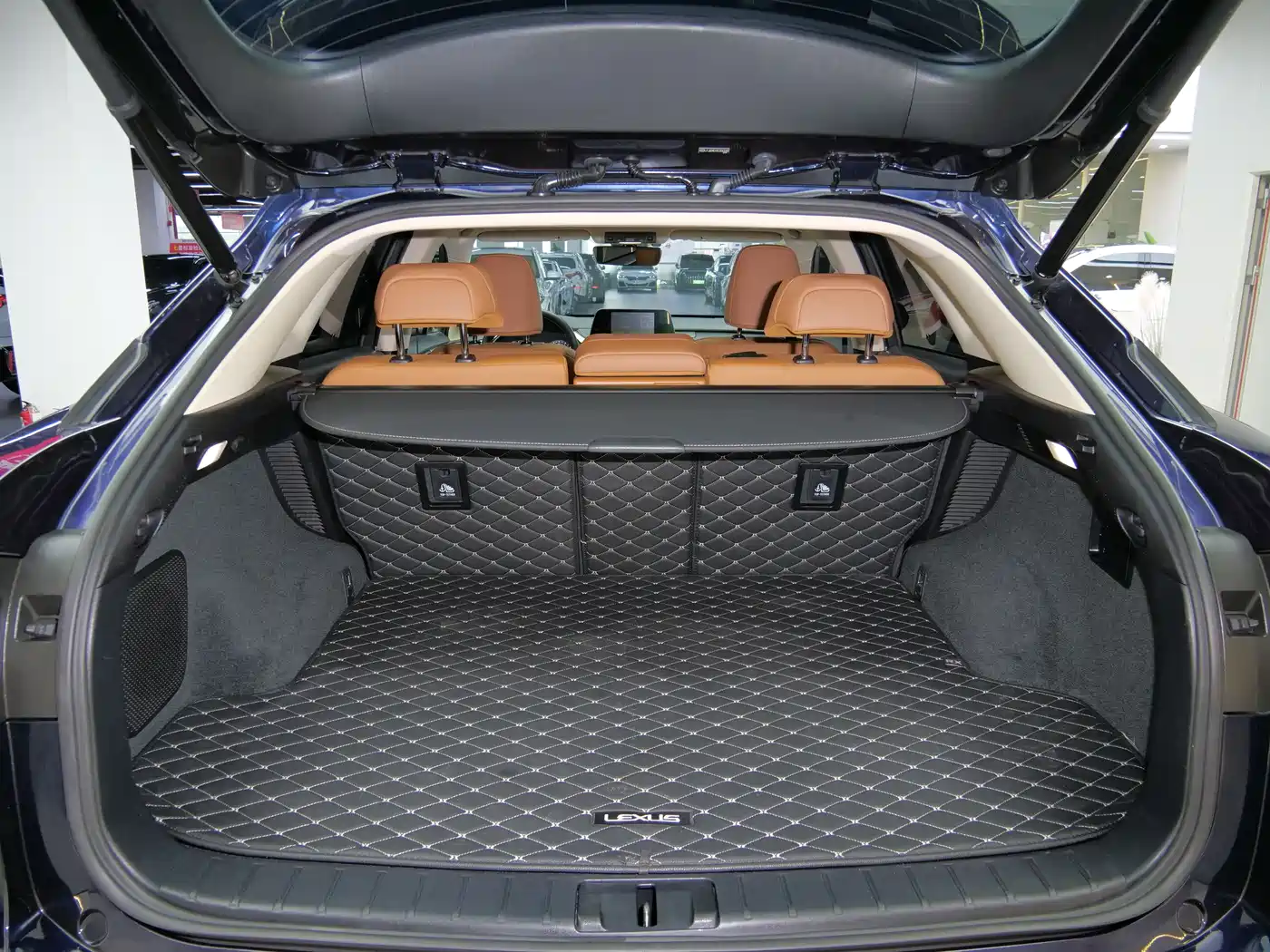 Lexus RX 2020 Facelift 450h AWD Elegance Edition фото 17