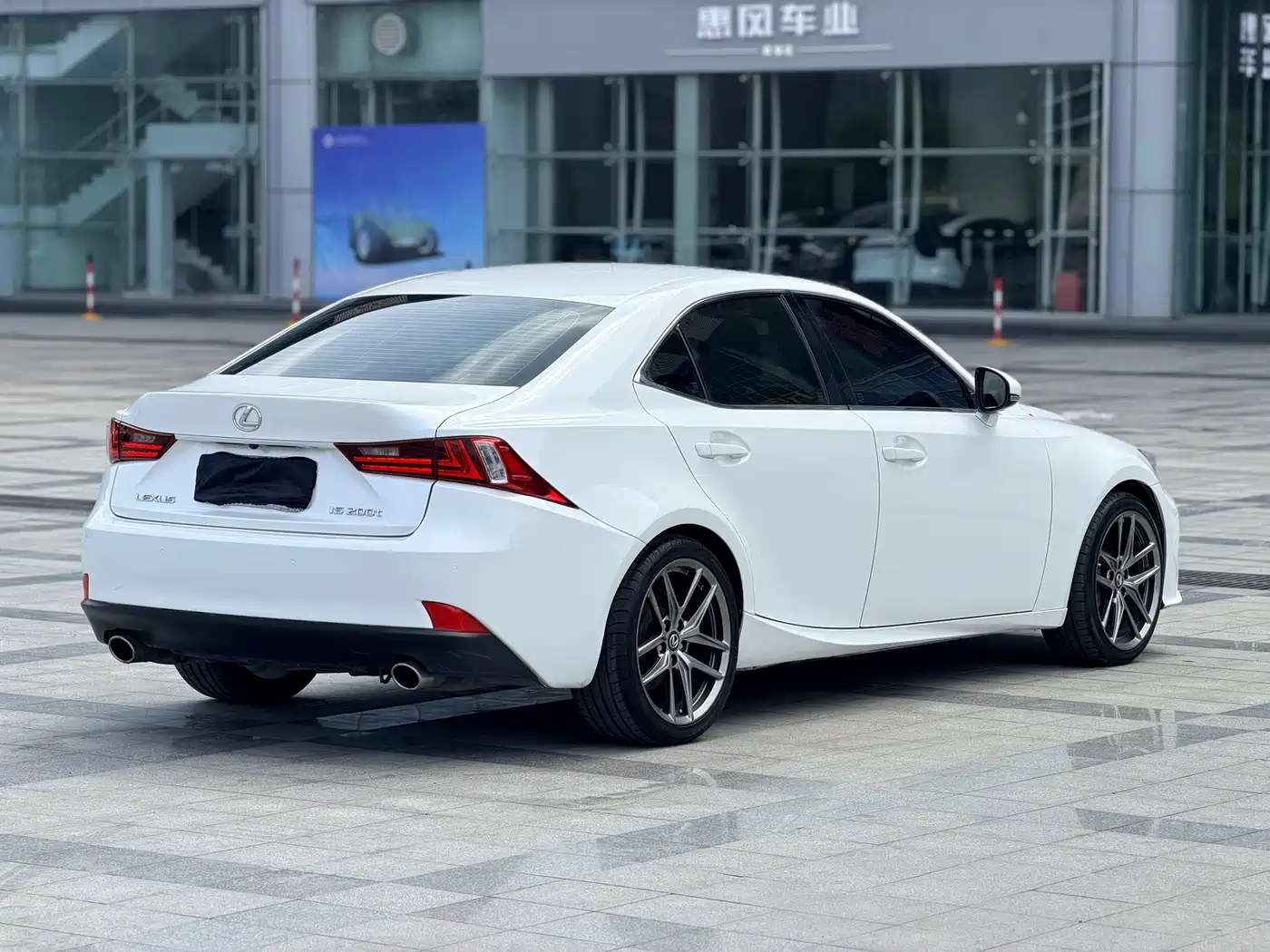 LEXUS IS