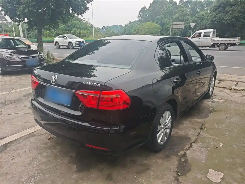 Volkswagen Lavida 2013 Facelift Classic 1.6L Automatic Comfort фото 7
