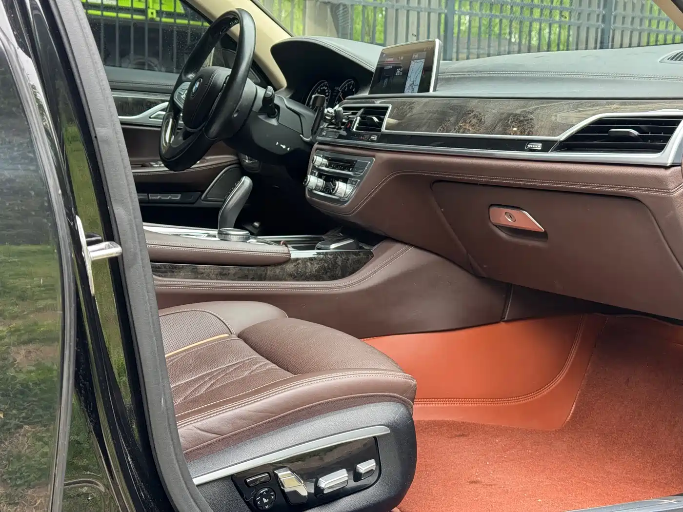 BMW 7 Series 2016 730Li Luxury фото 13