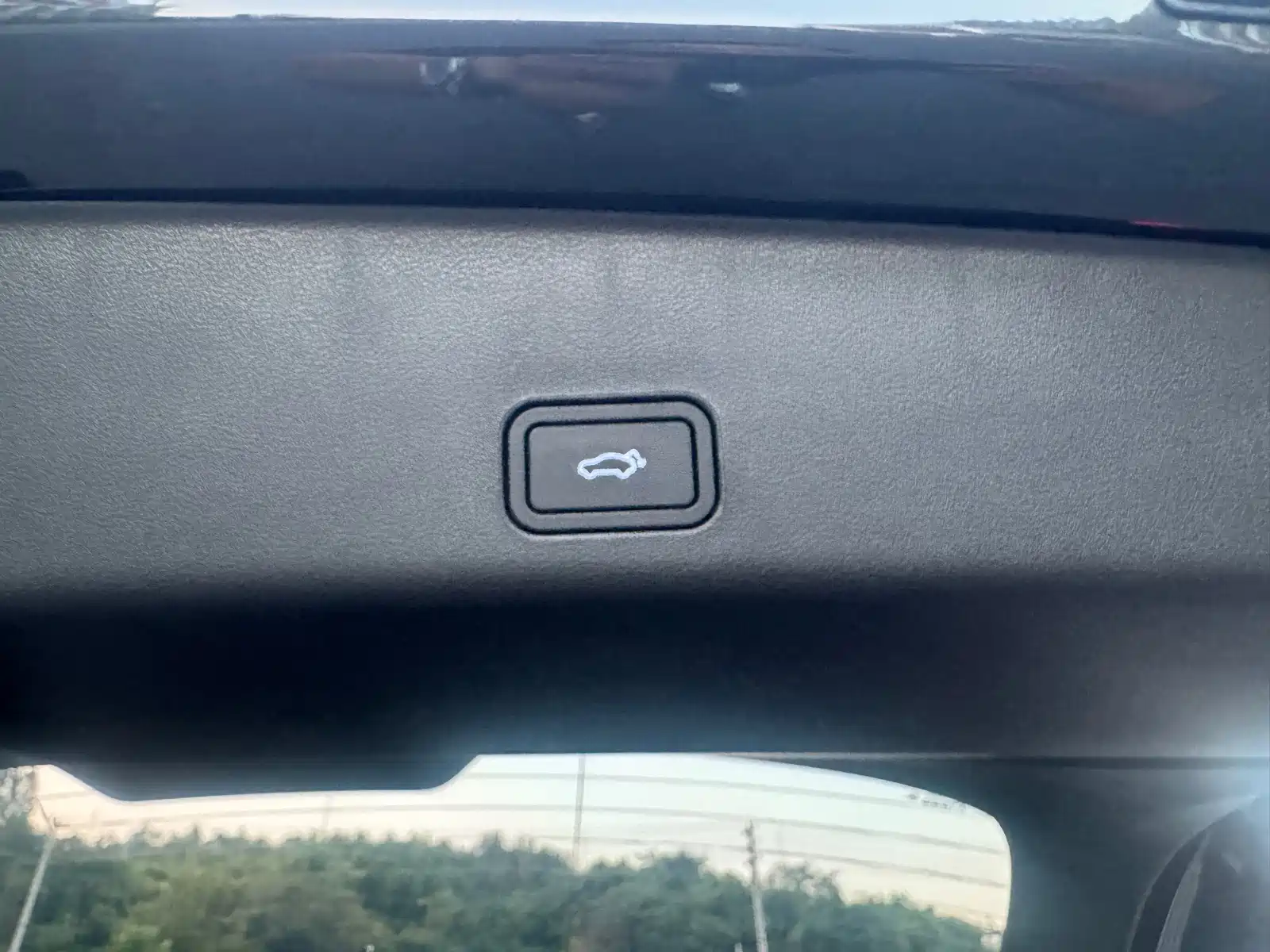 Фото 18 - Geely Monjaro