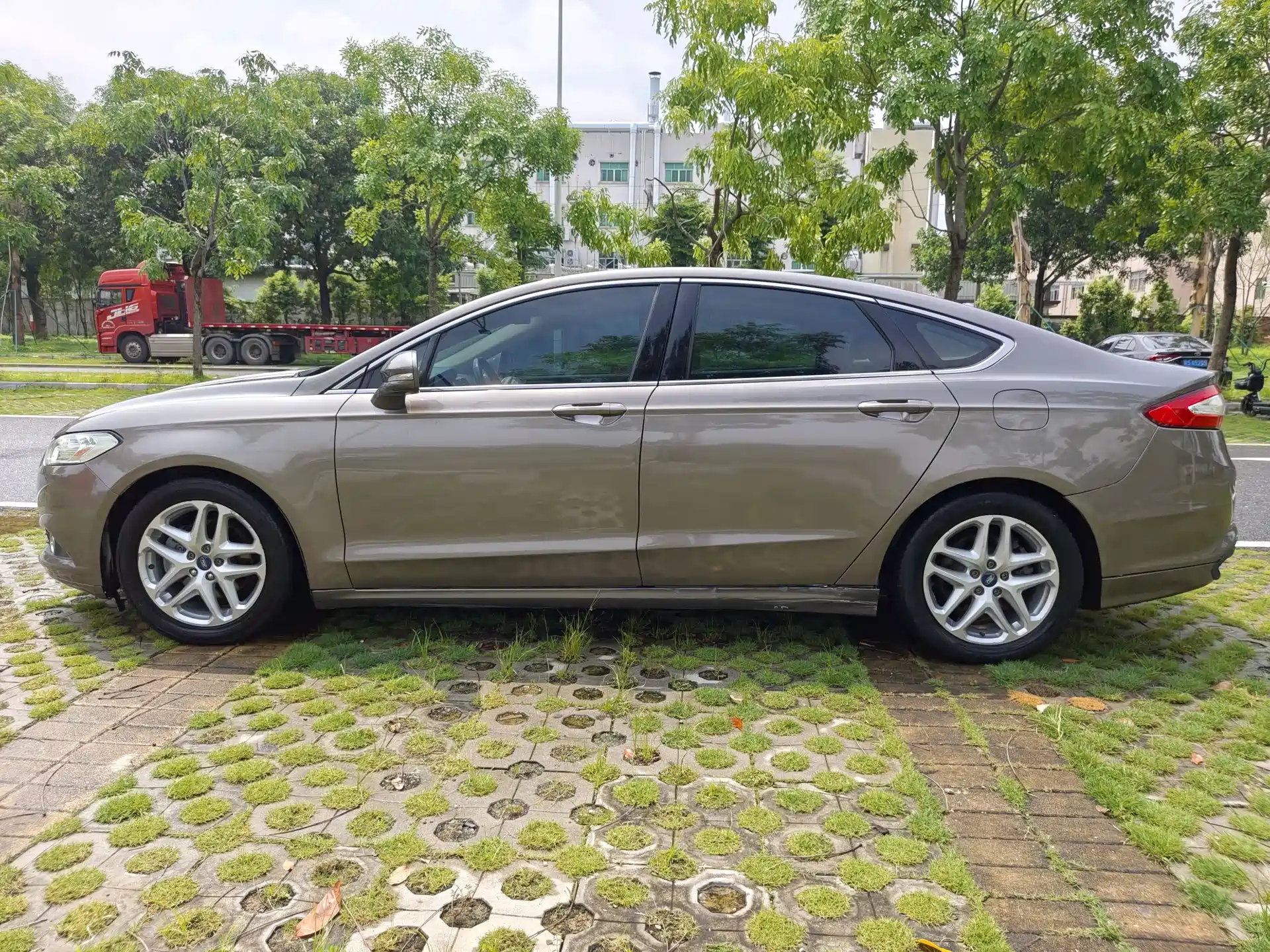 Фото 8 - Ford Mondeo