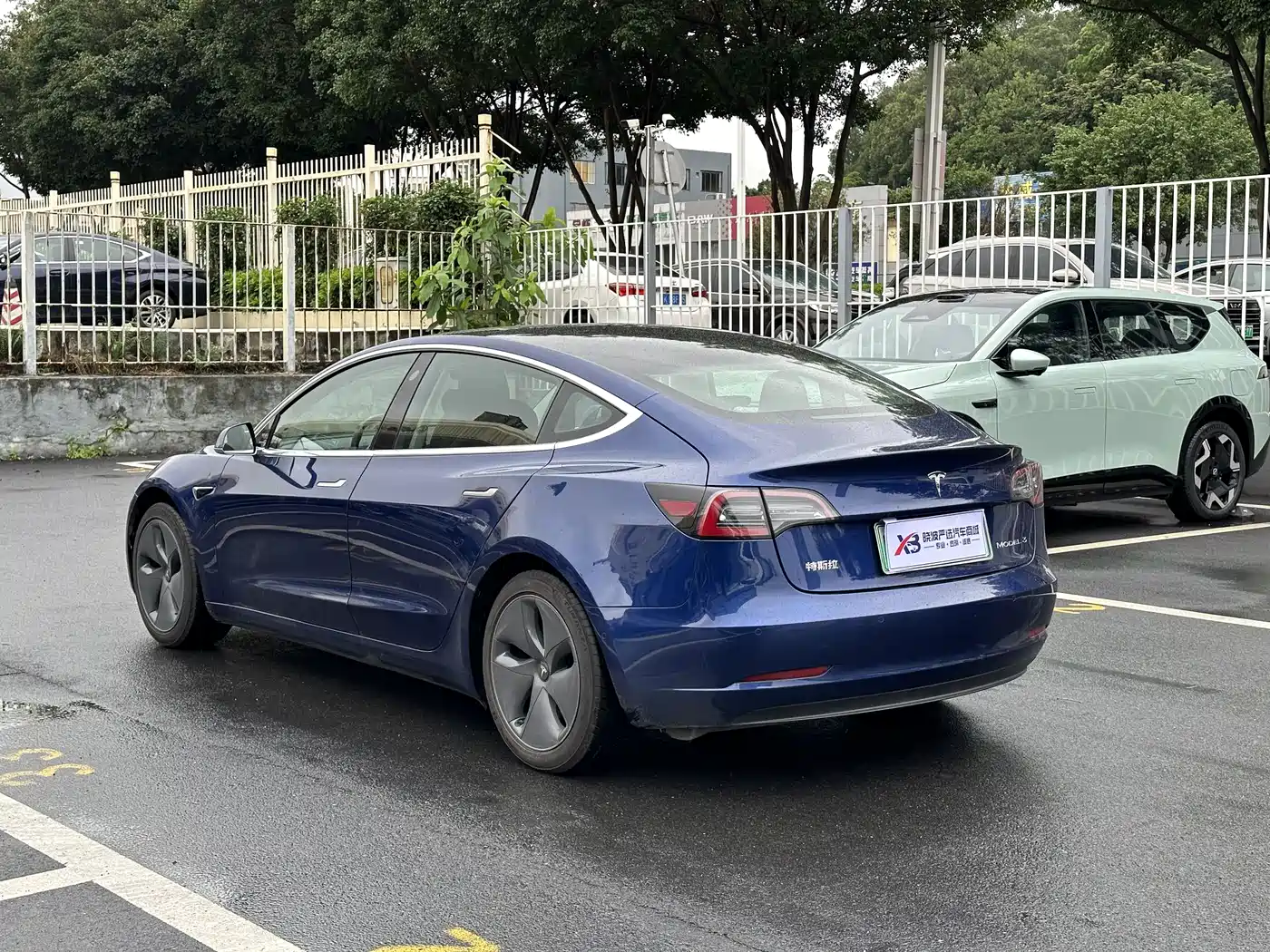 TESLA MODEL 3