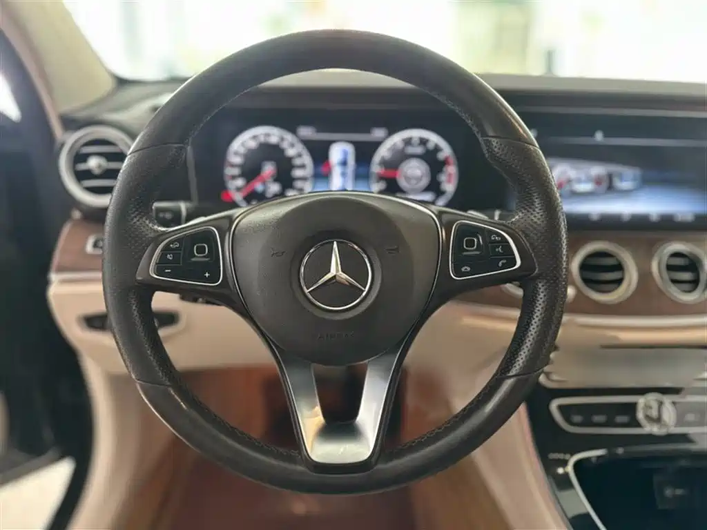 Mercedes-Benz E-Class 2016 E 300 L Luxury фото 11