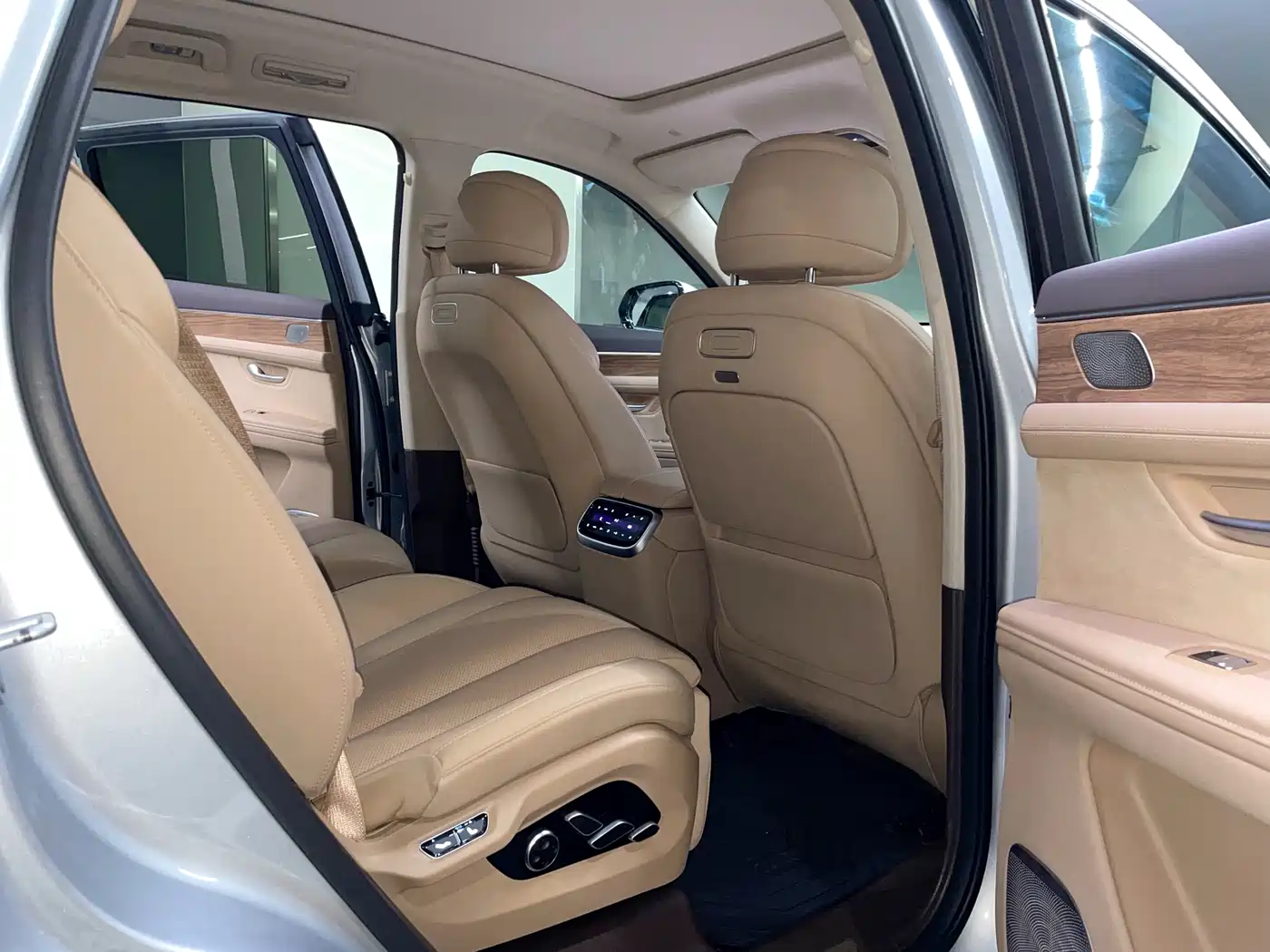 AITO Wenjie AITO M7 2024 1.5T Smart Drive 4WD Ultra 6-seater фото 13