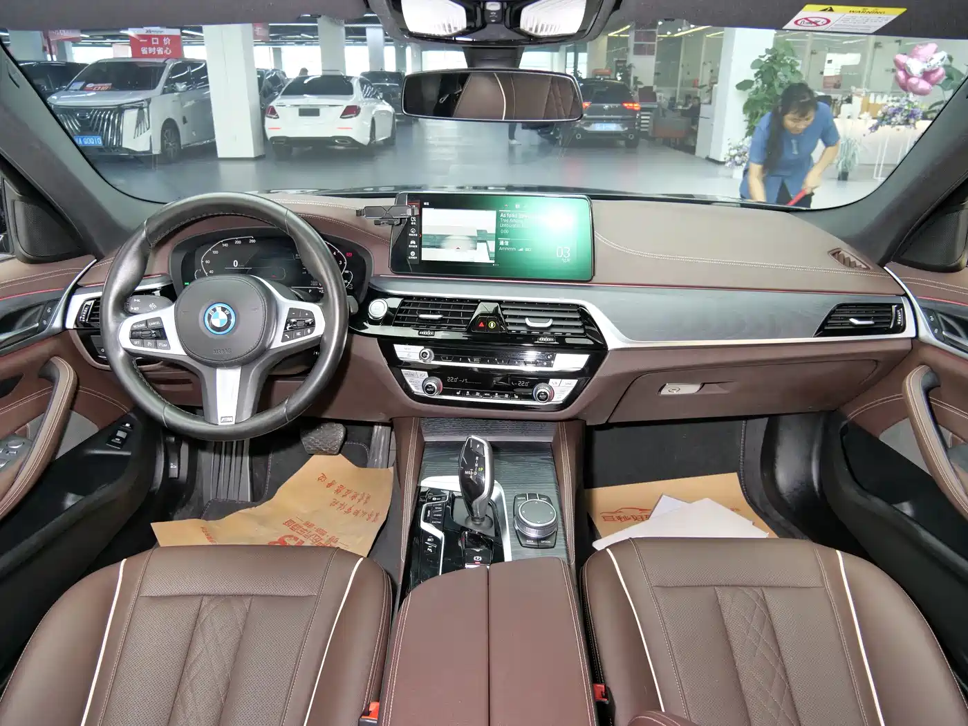 BMW 5 Series New Energy 2022 535Le M Sport Package фото 13