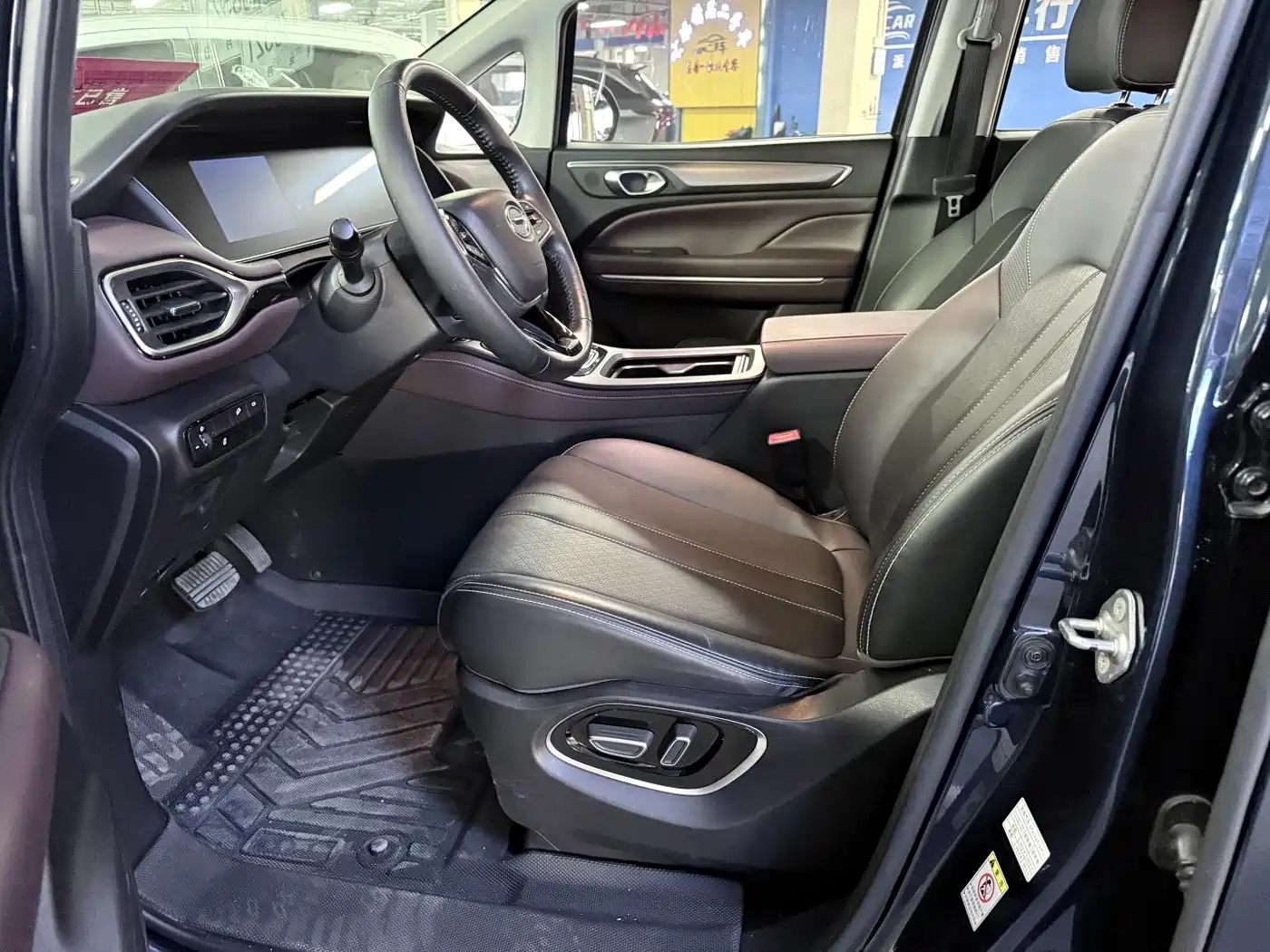 GAC Trumpchi Trumpchi M6 2021 270T DCT Elite Edition (7-Seater) фото 8