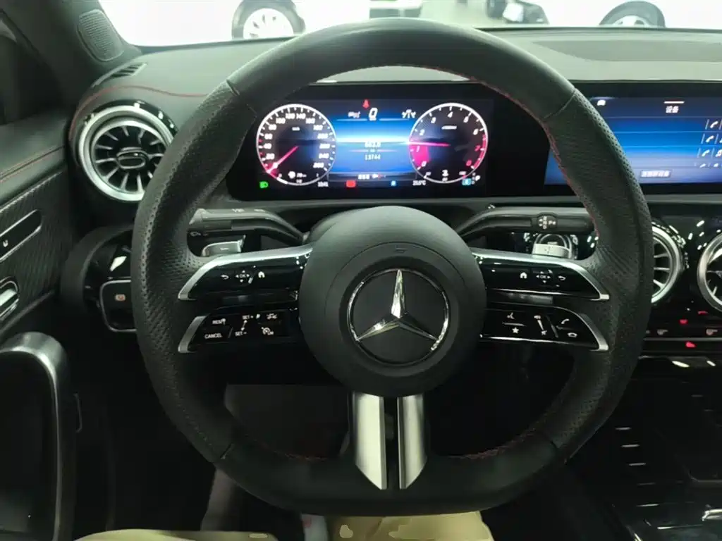 Mercedes-Benz A-Class 2025 A 200 L Fashion Edition фото 11