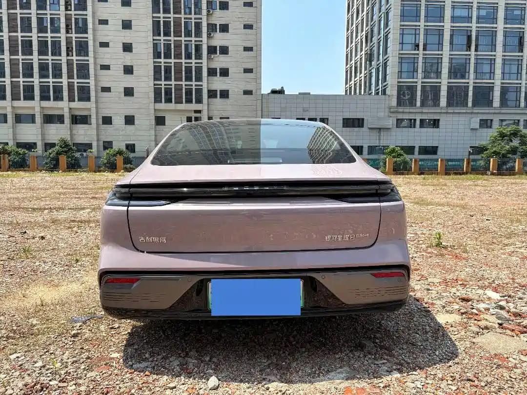 Geely Galaxy Galaxy Xingyao 8 2025 60km EM-i Luxury Edition фото 6