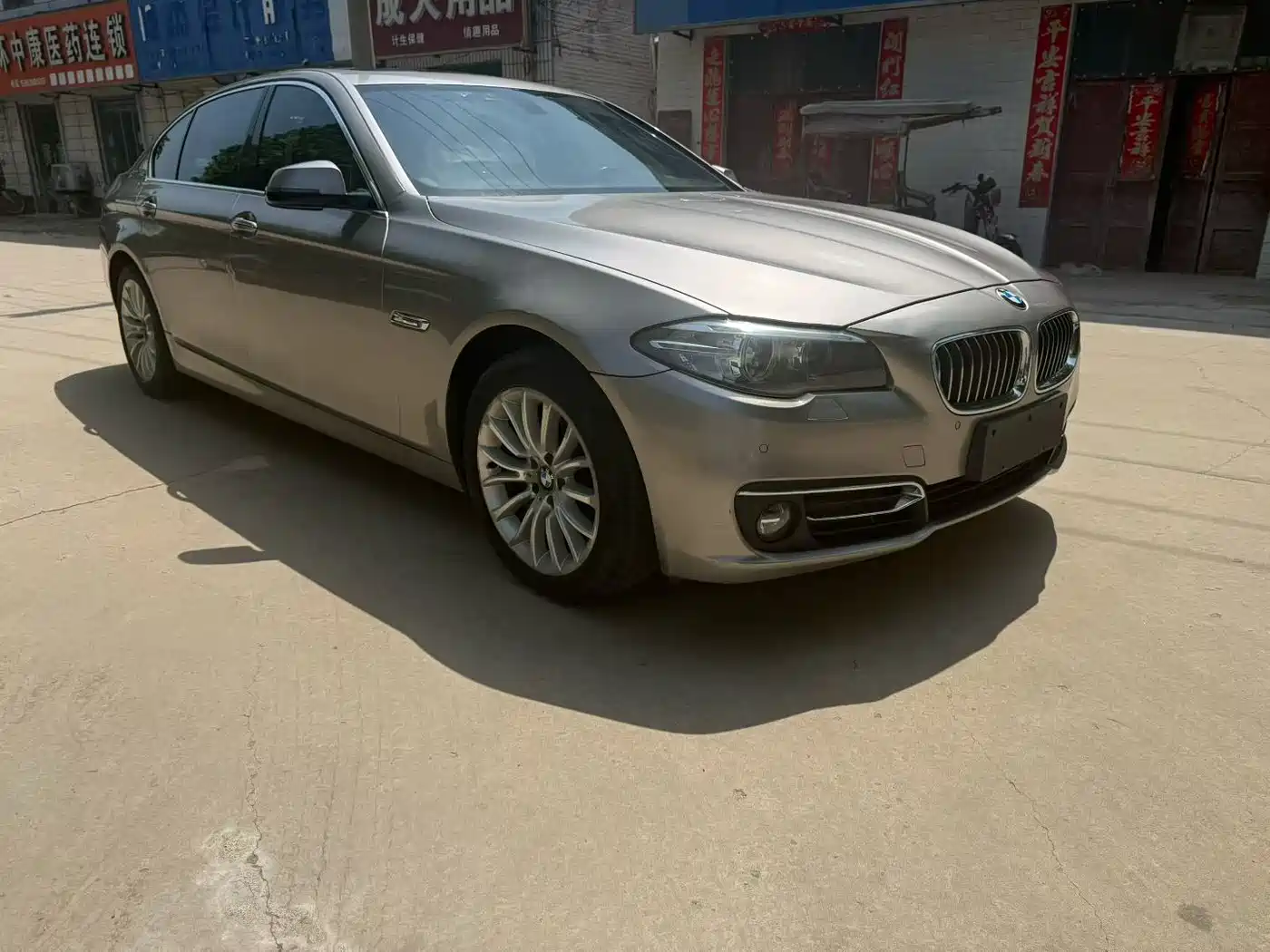 BMW 5 Series New Energy 2015 530Le фото 3