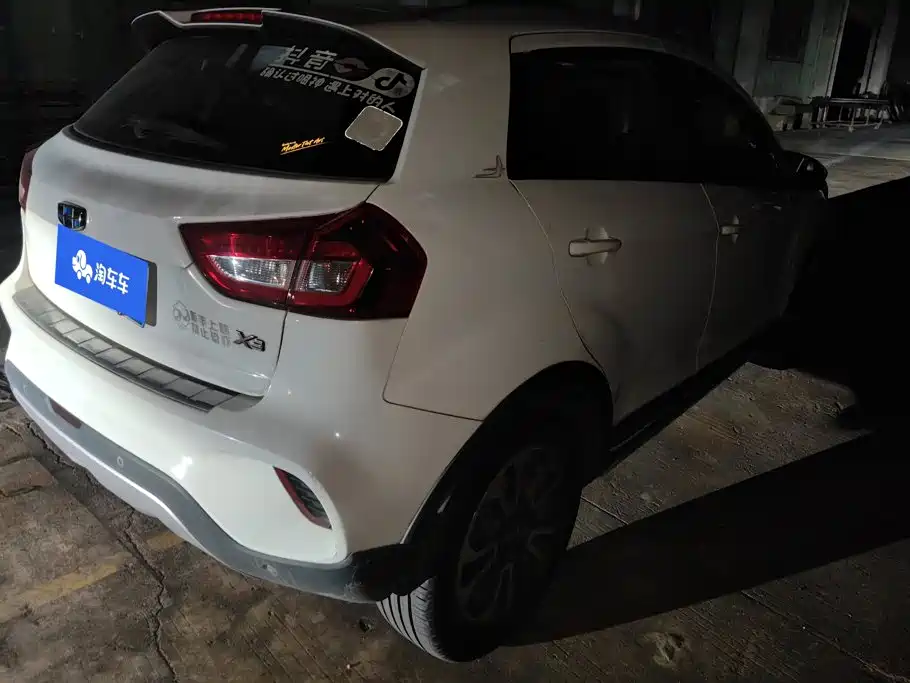 Photo 3 - Geely Vision X3
