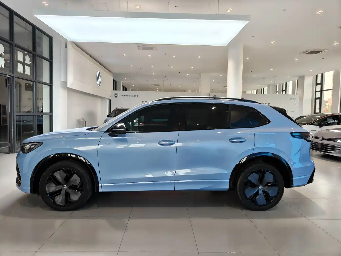 Volkswagen Tiguan L 2024 PRO 380TSI 4WD R-Line Premium Edition фото 8
