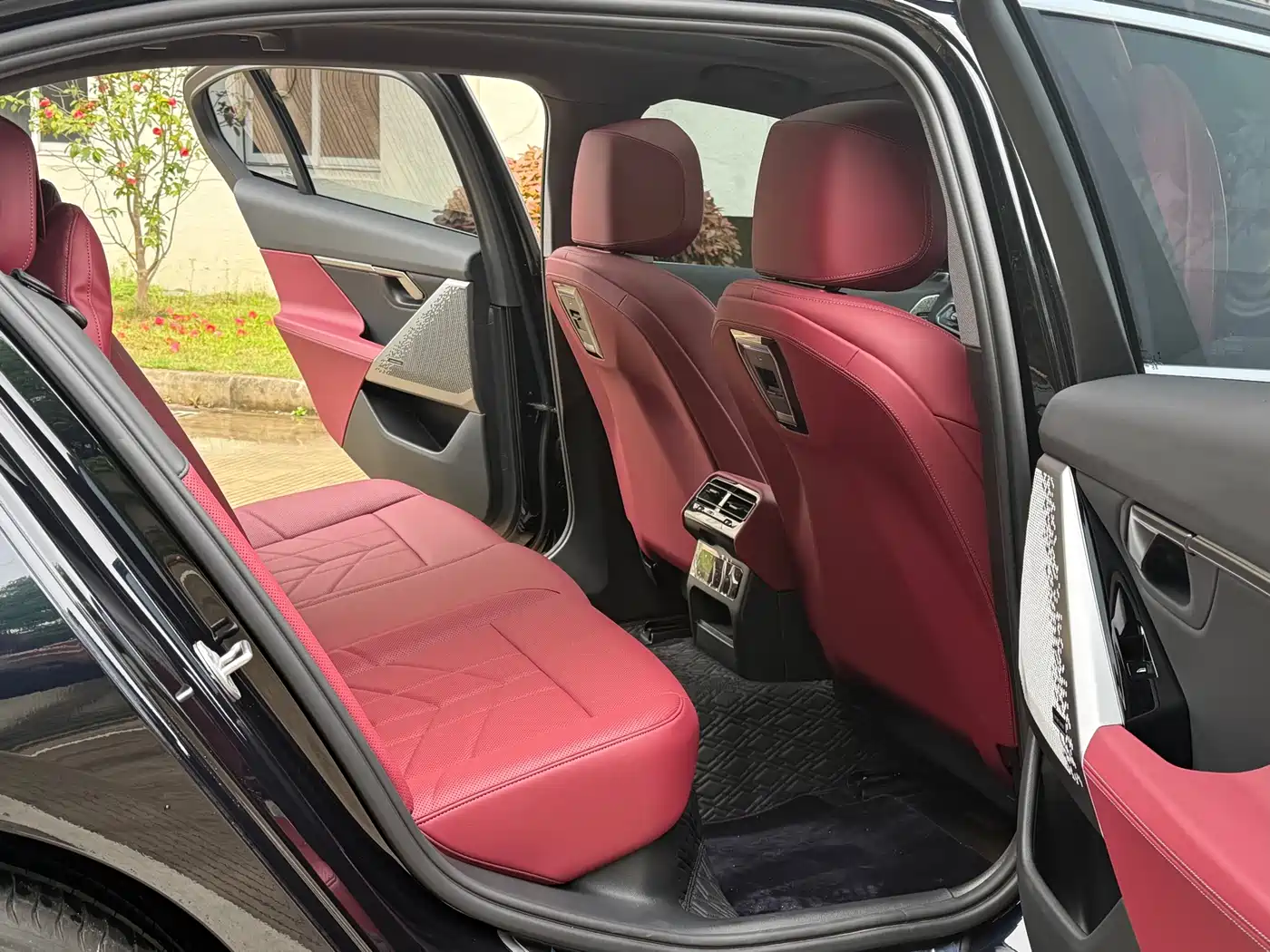 BMW 5 Series 2024 525Li Luxury Package фото 9