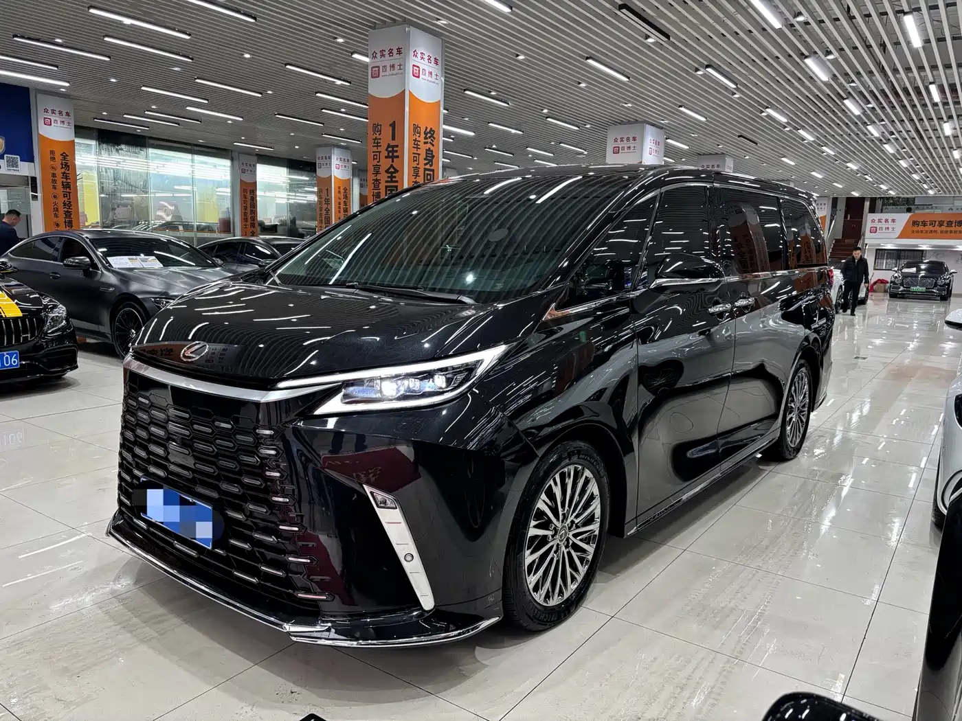 LEXUS LM 2025