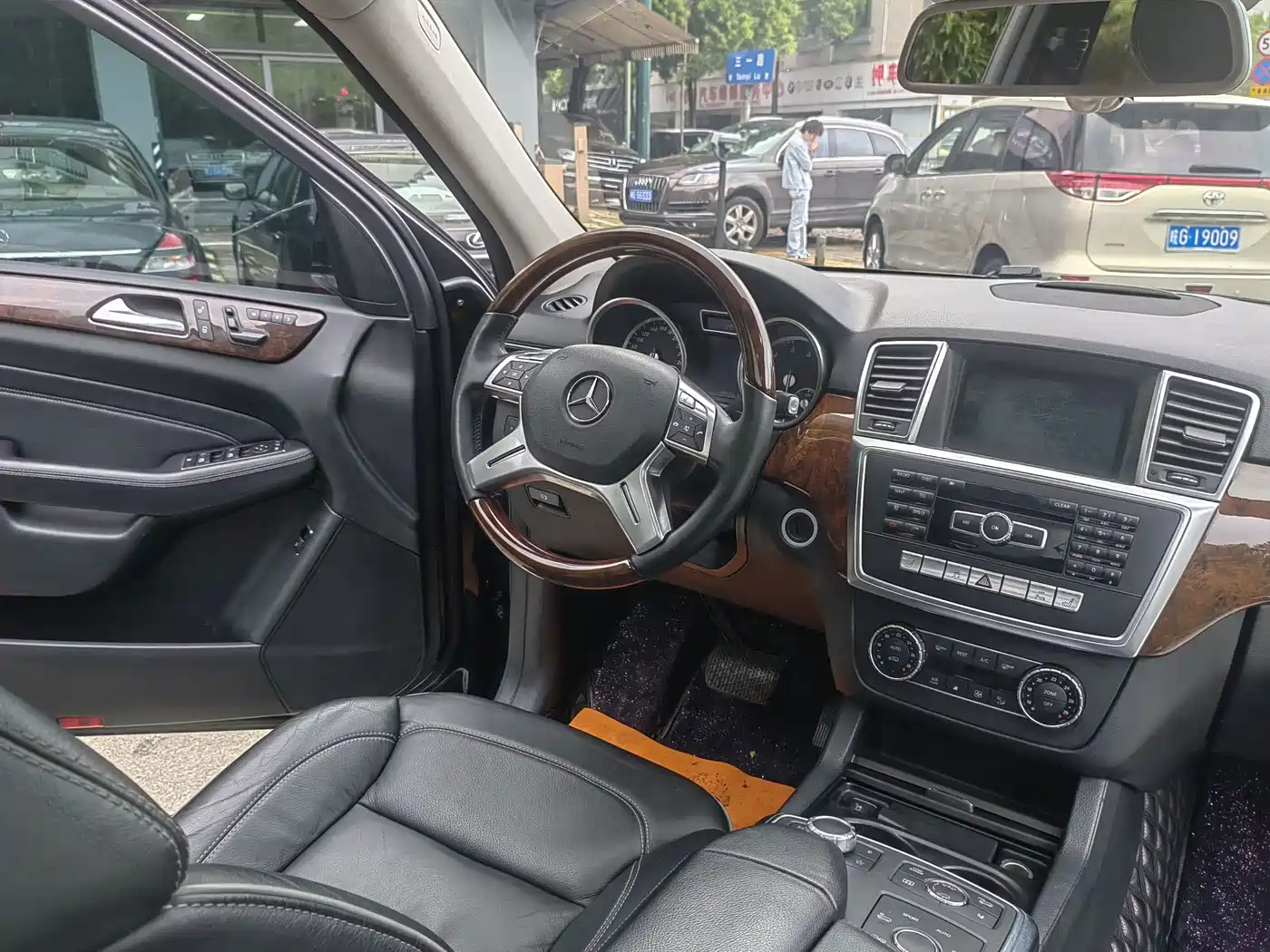 Mercedes-Benz M-Class 2012 Model ML 350 Luxury фото 12