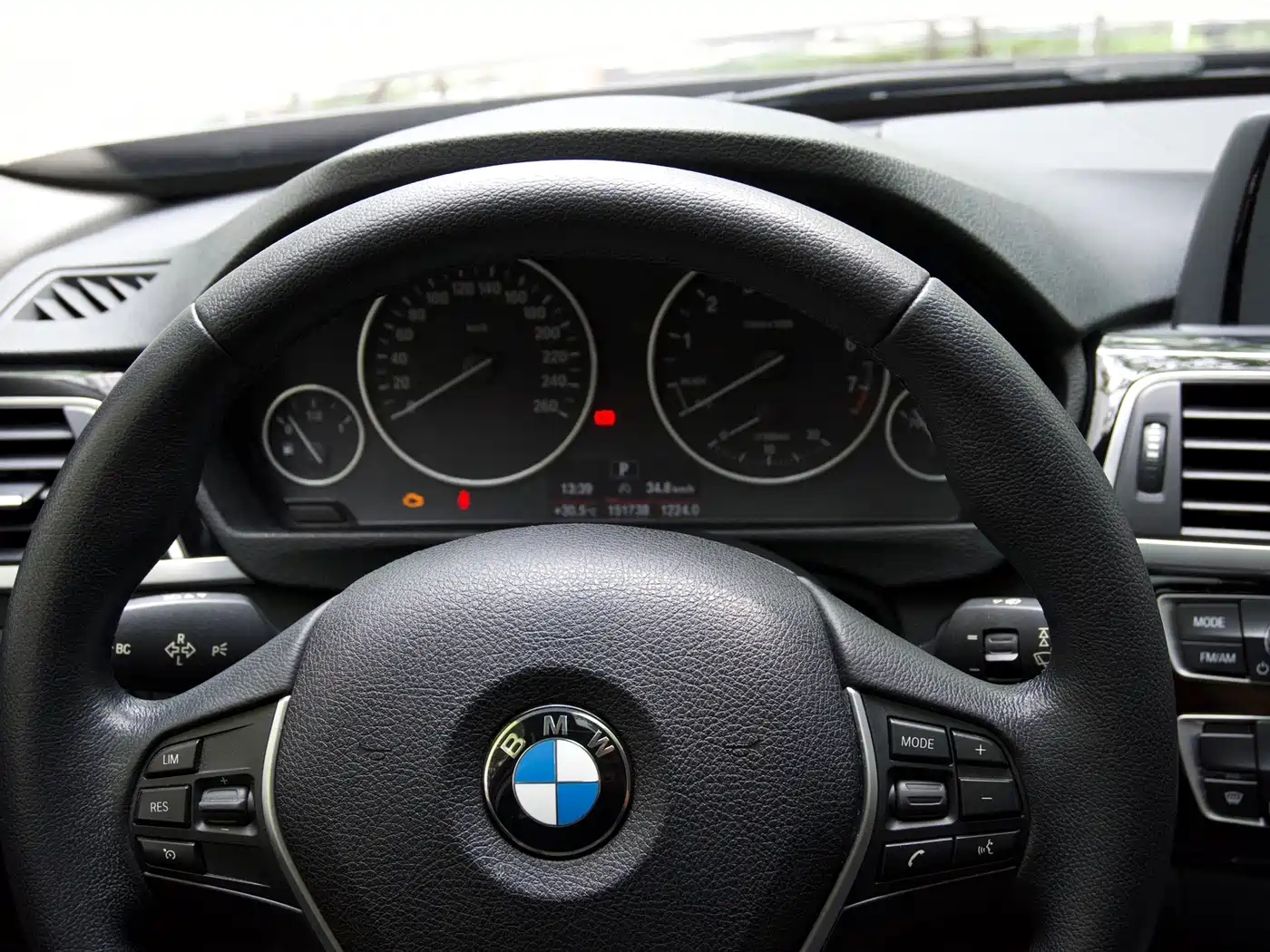 BMW 3 Series 2016 320Li Fashion Model фото 17