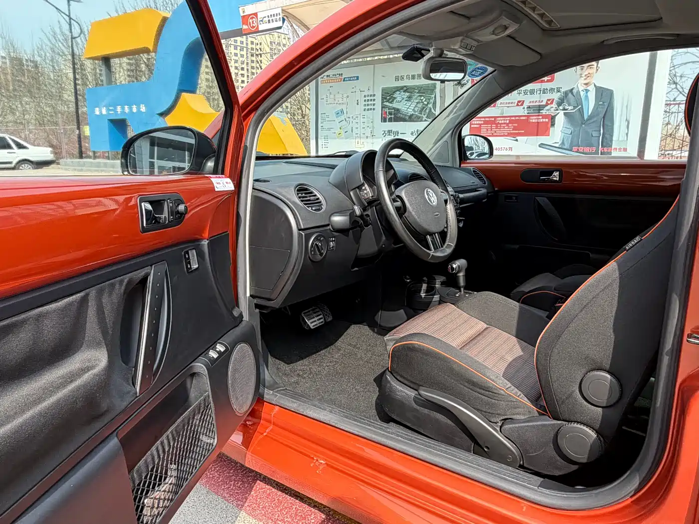 Volkswagen Beetle 2010 Model 2.0 BlackOrange Comfort Edition фото 10