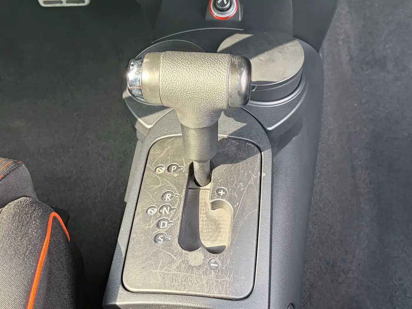 Volkswagen Beetle 2010 Model 2.0 BlackOrange Comfort Edition фото 12