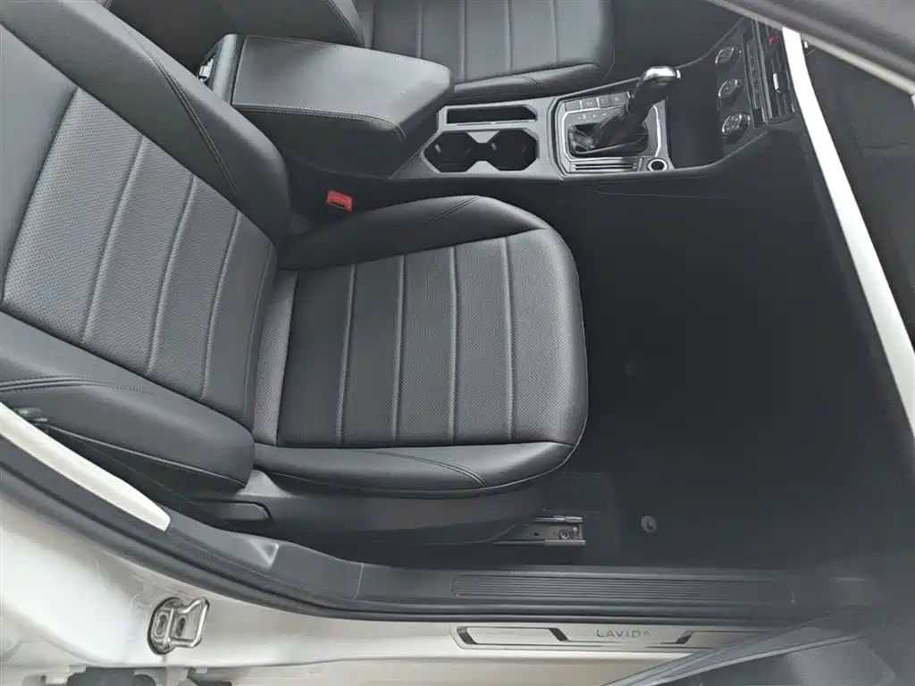 Volkswagen Lavida 2022 1.5L Auto Comfort Edition фото 25