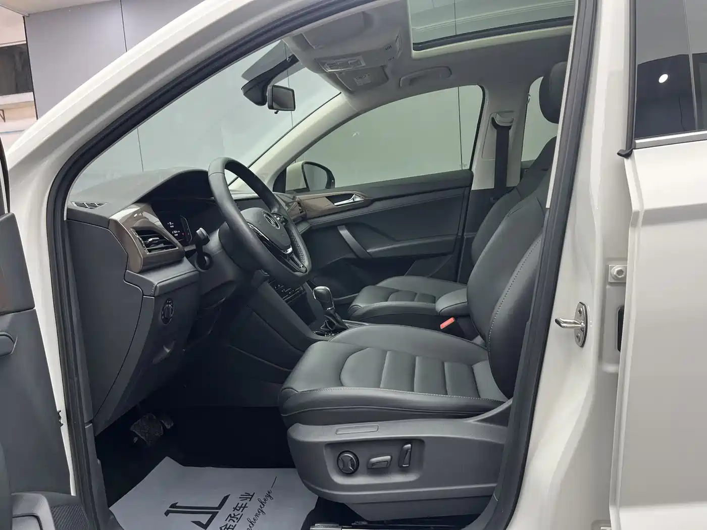 Volkswagen Tharu 2022 280TSI FWD Luxury Edition фото 7