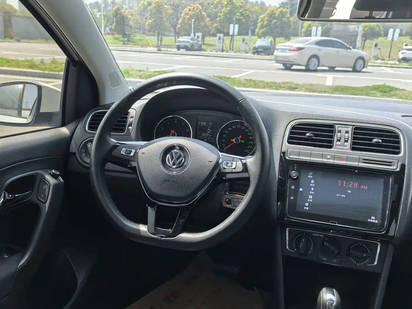 Volkswagen Polo 2016 1.6L Automatic Comfort фото 7