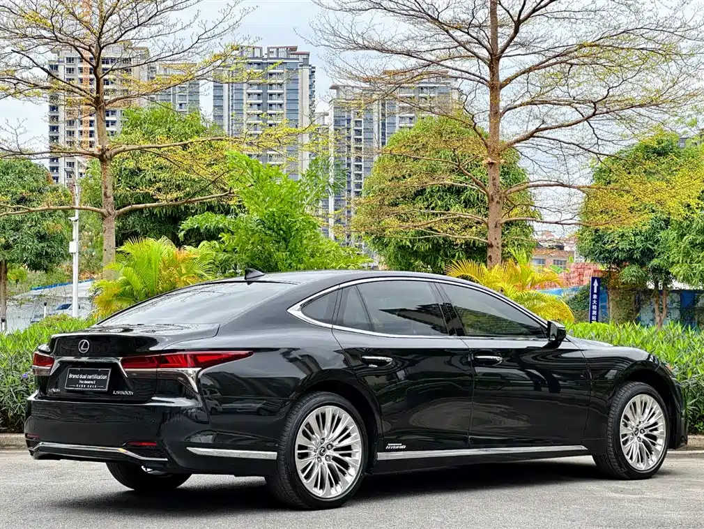 Lexus LS 2018 500h Executive Edition China VI фото 8