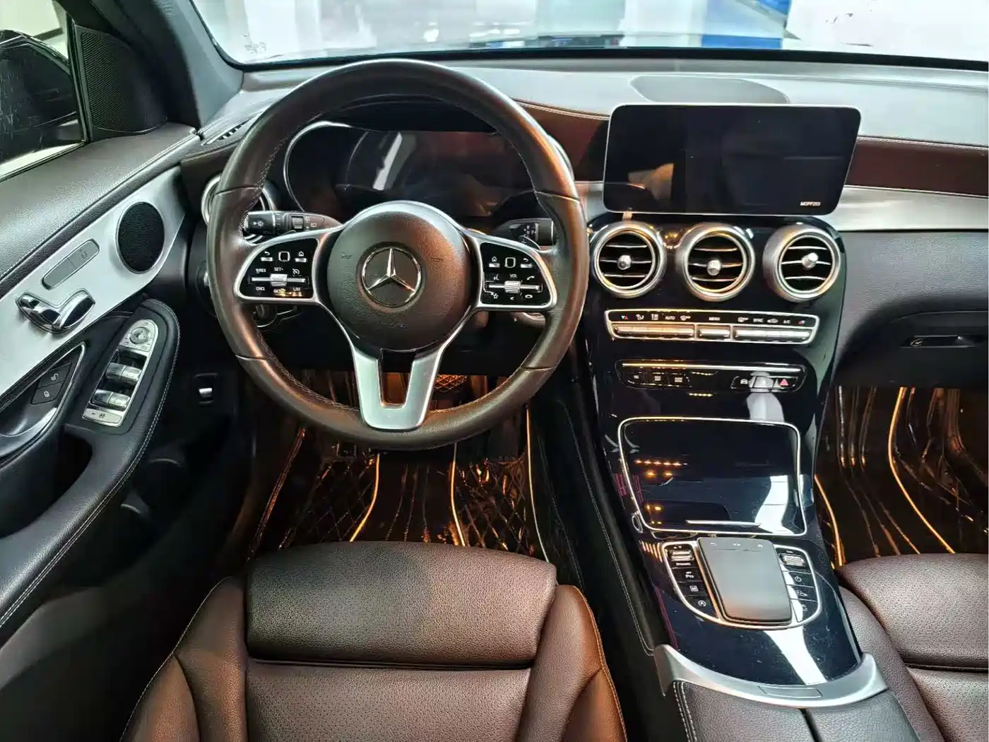 Mercedes-Benz GLC 2020 Facelift GLC 260 L 4MATIC Dynamic фото 10