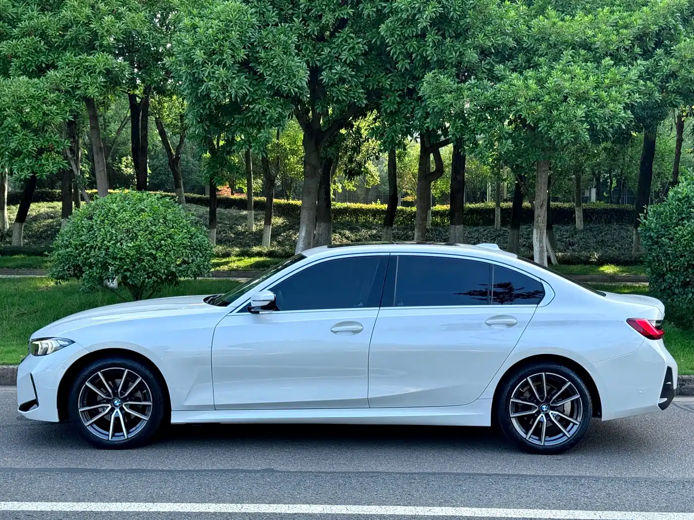 BMW 3 Series 2023 325Li M Sport Package фото 2
