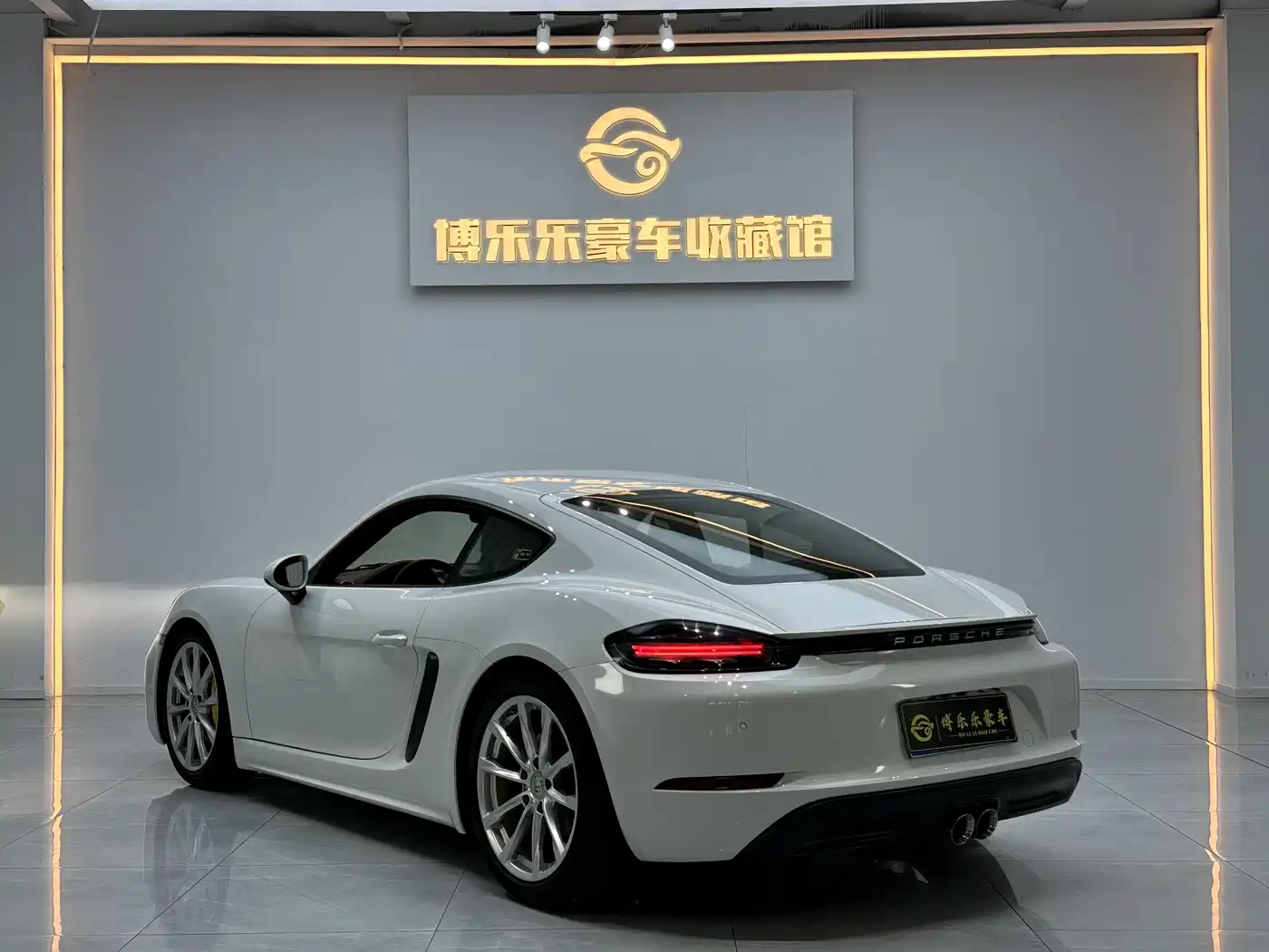 Porsche 718 2016 Cayman 2.0T фото 6