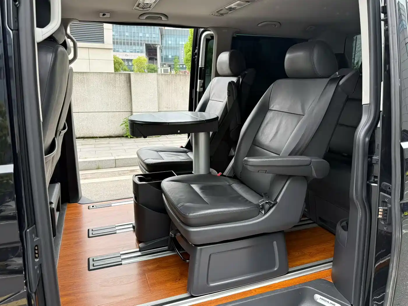 Volkswagen Multivan 2012 2.0TSI 2WD Luxury Edition фото 7