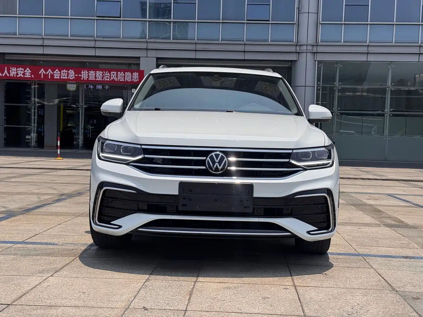 Volkswagen Tiguan L 2022 330TSI Auto 2WD R-Line Premium Edition фото 2
