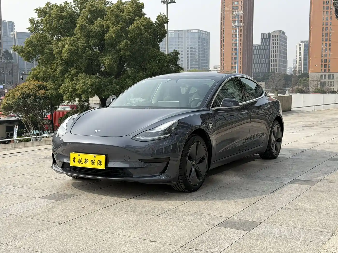 TESLA MODEL 3