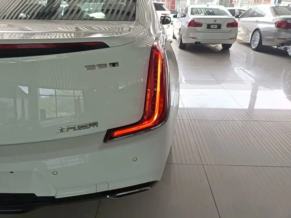 Photo 8 - Cadillac XTS
