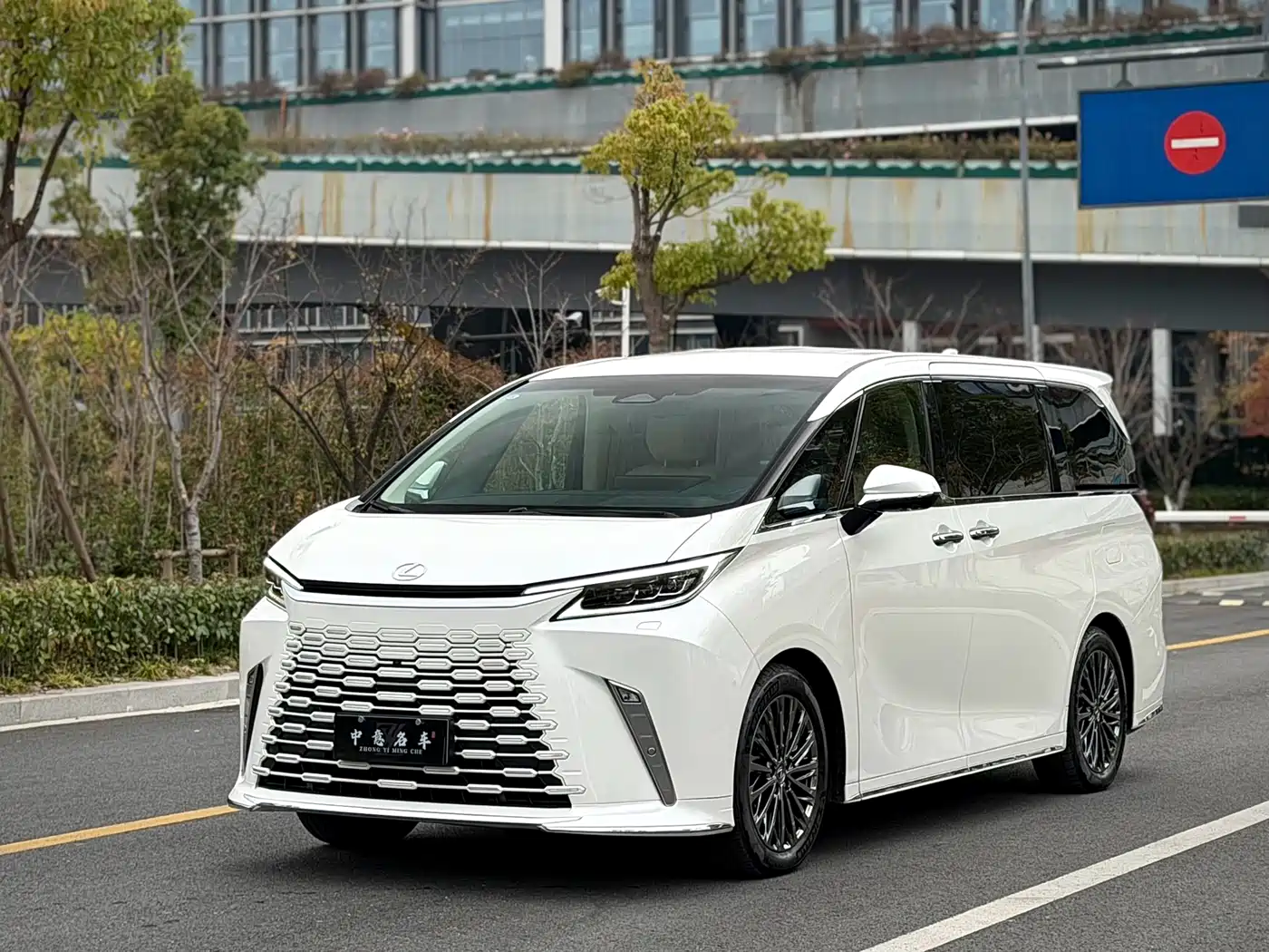 Lexus LM 2023 350h 7-Seater Elegance Edition