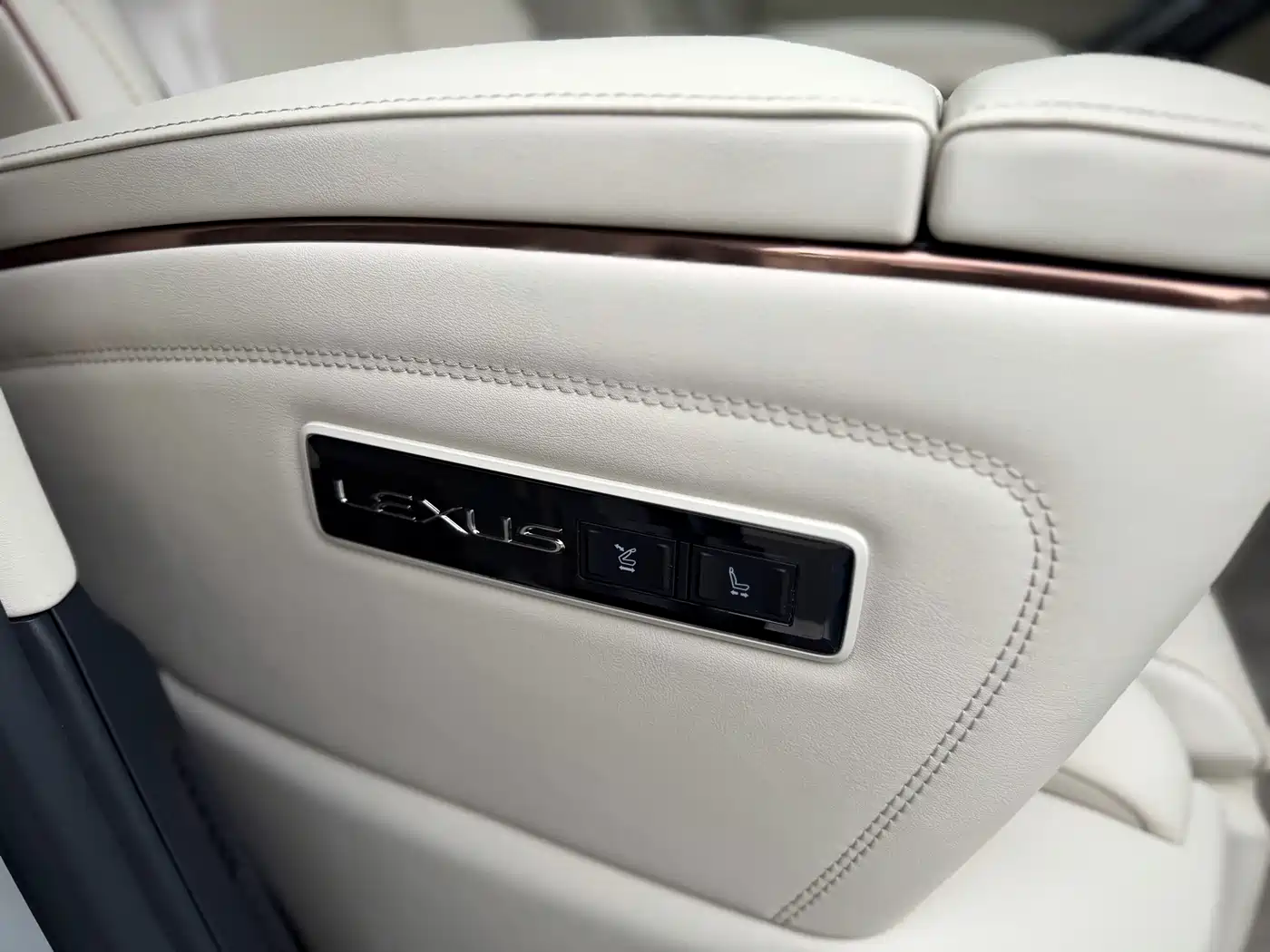Lexus LM 2023 350h 7-Seater Elegance Edition фото 20