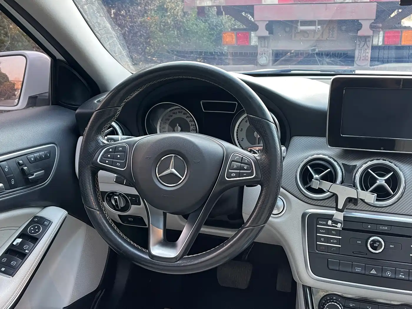 Mercedes-Benz GLA 2017 GLA 200 Dynamic фото 15