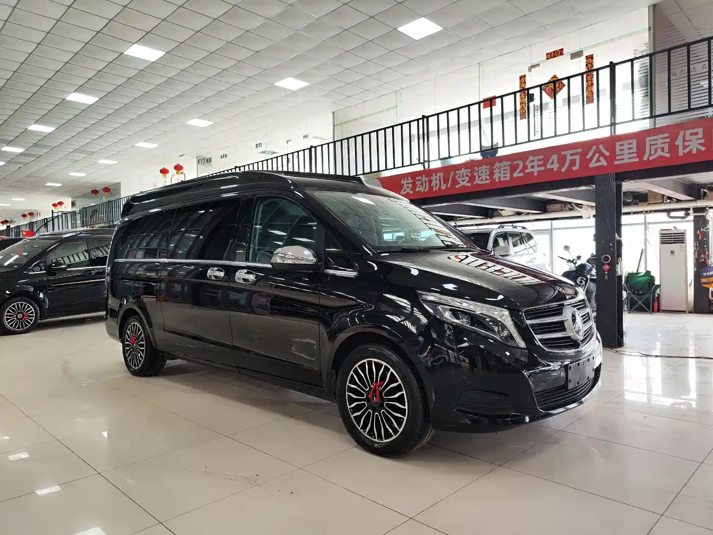 Mercedes-Benz V-Class 2017 Model V 260 L Premium Extended Edition фото 3